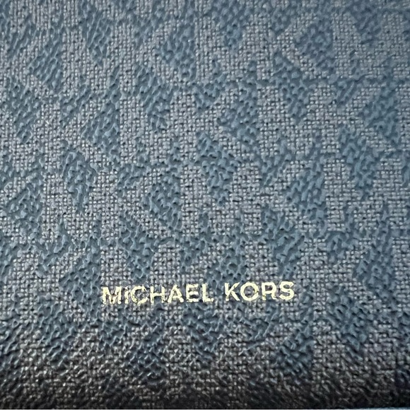NEW MICHAEL KORS LOGO LARGE ZIP WRISTLET CLUTCH - Picture 2 of 7